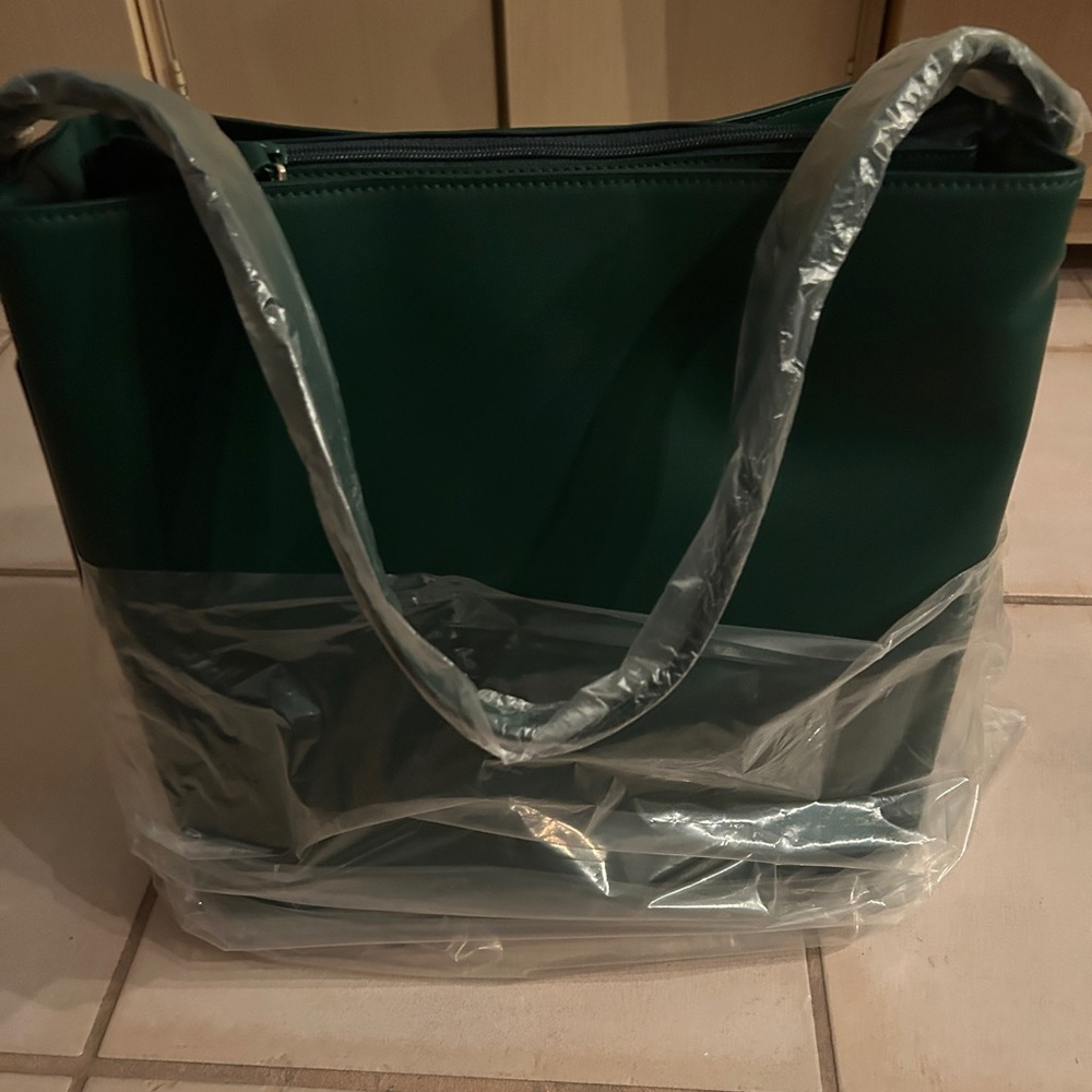 NWT BEIS Wicked Tote in Wicked Green - Picture 8 of 9